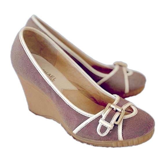 MK Reese Natural Khaki Tan Cream Gold Canvas Linen Closed Toe Wedge Heel 8.5 M - Picture 1 of 13